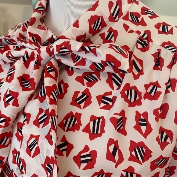 Vintage abstract blouse with tie detail - Picture 5 of 7